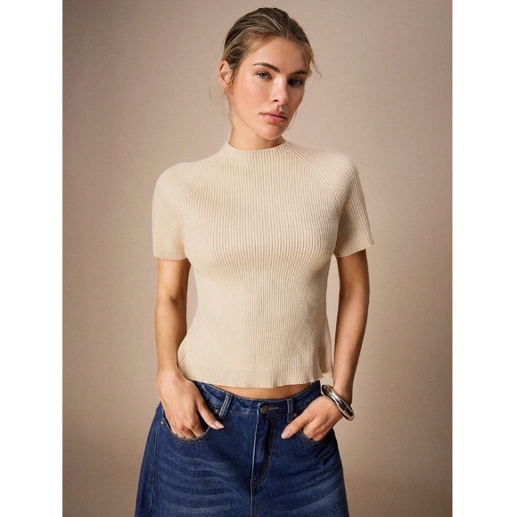 Backless Beige Knit Top Short Sleeve Black Large Bow Tie - Picture 2 of 10